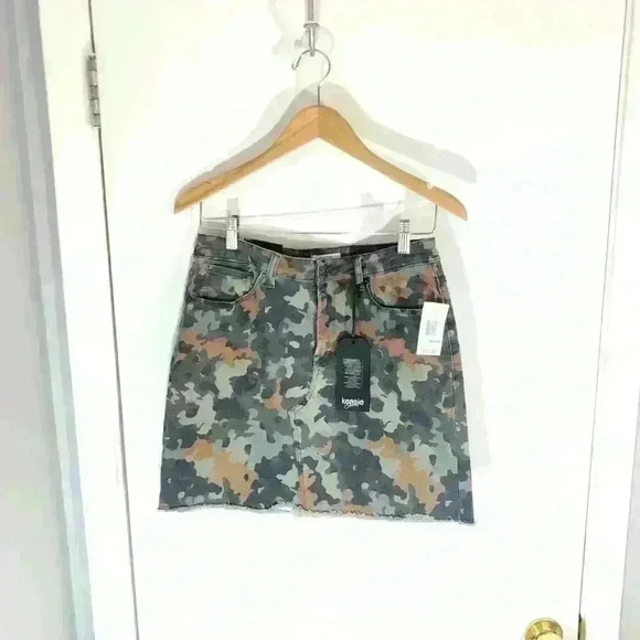 NWT Kensie Jeans ‘Puzzle Camo’ Denim Mini Skirt - Picture 2 of 8